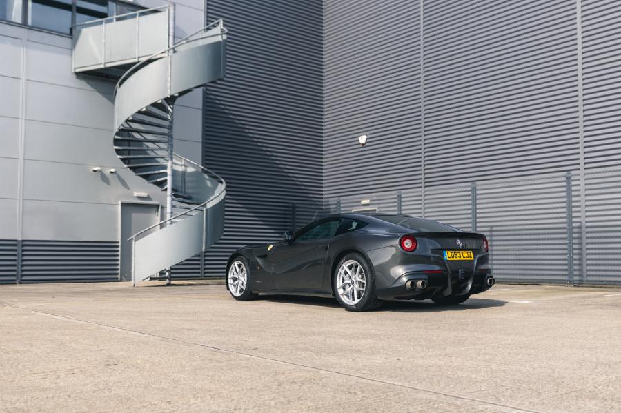  Ferrari F12berlinetta 2014 года  (UK) (фото 227 из 276)